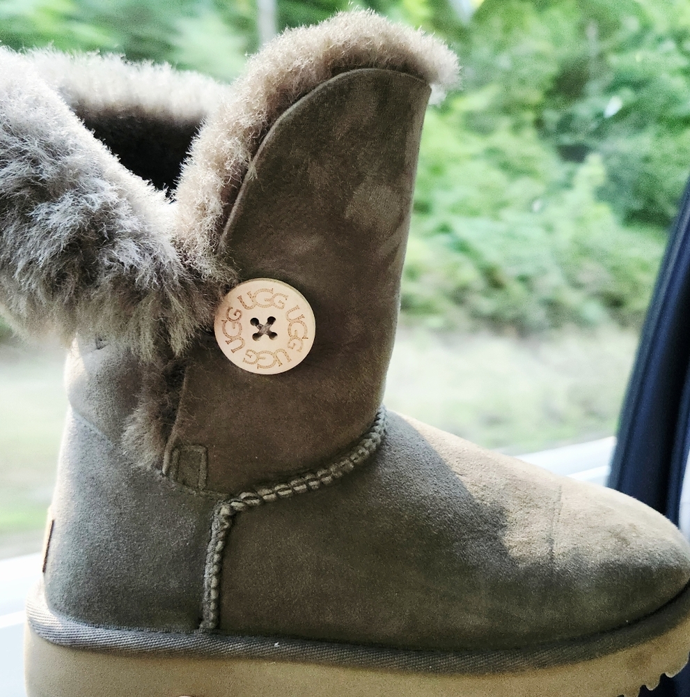 Ugg Boots Women's Size 5 Army Green Split Button Design Good As New